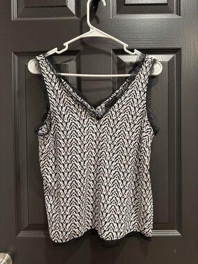 Halogen Black and White Zigzag V-Neck Tank